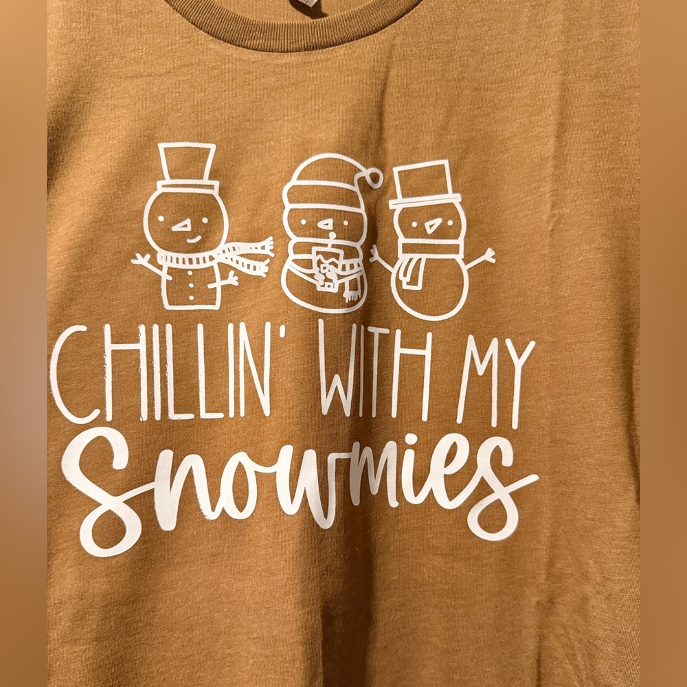 Coyote Brown XL Graphic Tee with Snowman Print